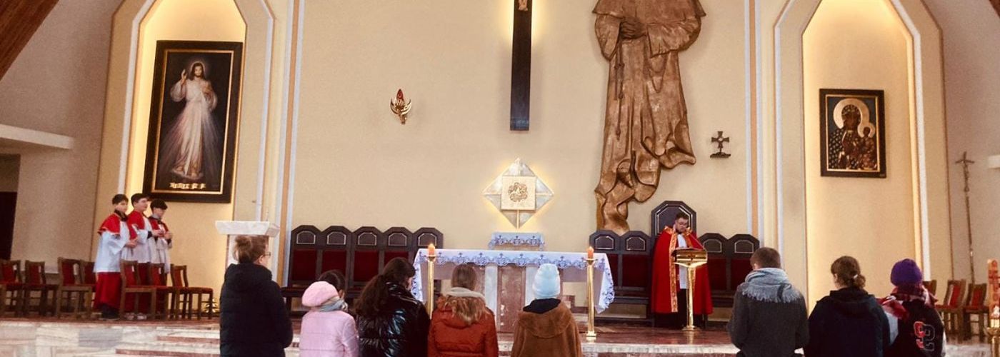 Duchowa adopcja i oddanie społeczności zzkoły pod opiekę Świętej Rodziny